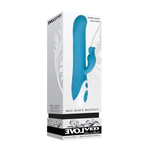 Lolita-erotic-shop-Evolved-Big-soft-bunny-vibrator-4 Ta veliki zajček ima mehak, oblazinjen občutek, ki mu je preprosto neustavljivo! Izdelan je iz super mehkega, mehkega silikona, ki je varen za telo, ima dva ločena močna motorja, ki premikata njegovo debelo steblo in oblikovana zajčja ušesa točno tako, kot želite, njegov edinstven material pa je tako čuten, da ga boste morda želeli uporabljati celo brez vibracij! In ne pozabite uživati v nežno ukrivljeni konici za stimulacijo vaše G-točke! Popolnoma polnilni in potopni za kopel in prhanje, svojega mehkega zajčka lahko očistite s čistilom za igrače in izpiranjem s toplo vodo. Velik mehak in mehak silikonski zajec 2 ločena močna motorja, eden v steblu, eden v stimulatorju klitorisa 7 močnih vibracijskih funkcij za vsak motor Motorji se upravljajo ločeno Ergonomski ročaj z lahko dostopnimi kontrolami Izdelan je iz super mehkega silikona, ki je varen za telo Dimenzije: Dolžina: 22,2 cm, Globina: 7 cm, Širina: 4 cm Priložen polnilni magnetni USB kabel Brez ftalatov in lateksa Vodoodporen in potopljiv